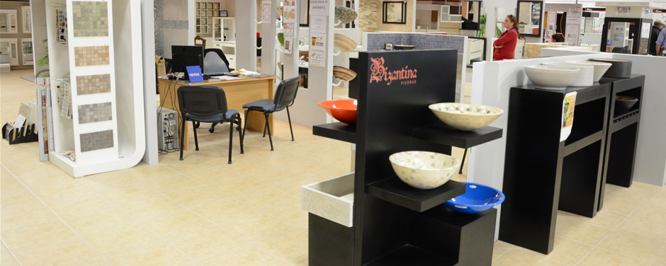 Muebles de baño, mamparas, hidromasajes, platos de ducha entre otros accesorios y terminaciones.